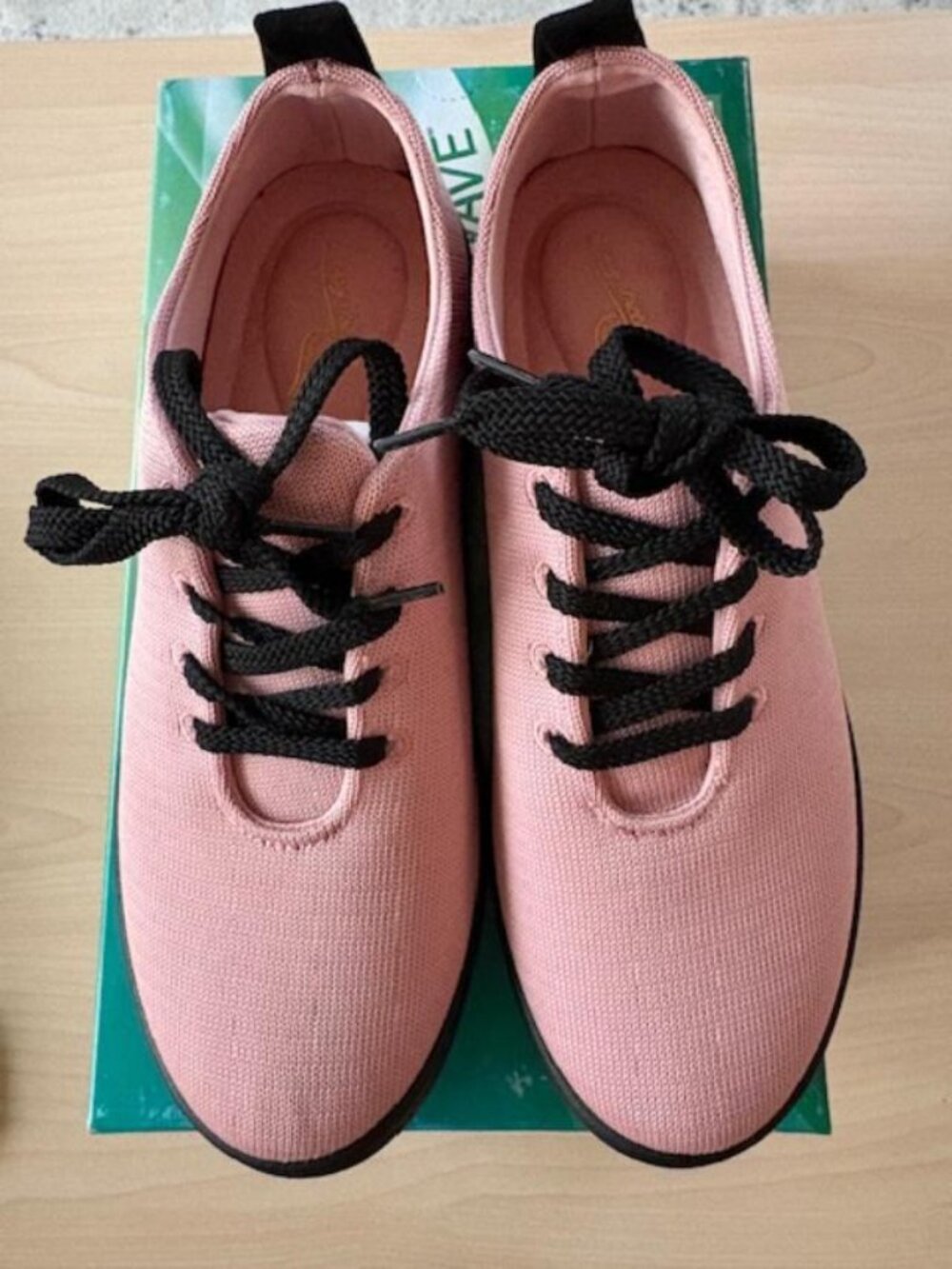 Women's Easy Street Command Sneaker Athletic Shoe Size 7.5 Wide Pink NIB